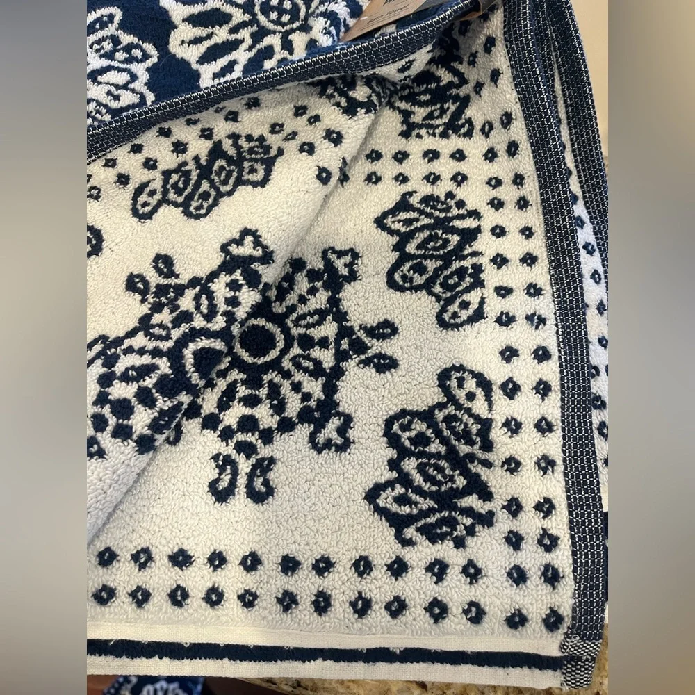 Wrangler Navy and White Floral Bath Towels